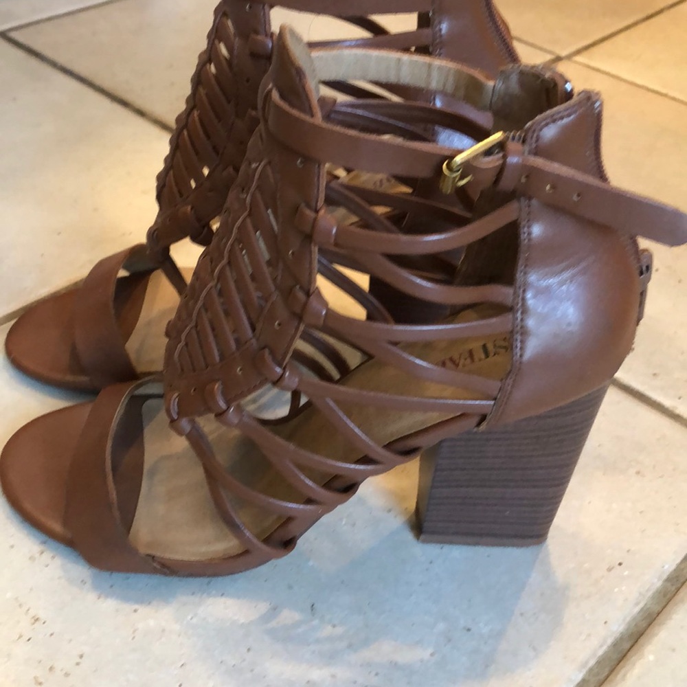 Sandals - Picture 2 of 3